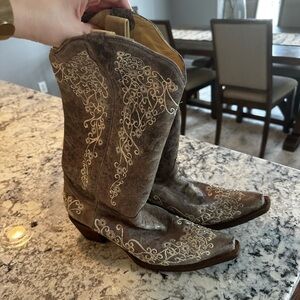 Corral Brown Embroidered Cowboy Boots